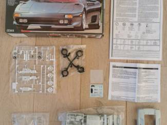 Modelauto's | midden | 1:18 en 1:24 Lamborghini Diablo VT 1/24 Revell kit 07365 pieces 77