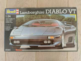 Lamborghini Diablo VT 1/24 Revell kit 07365 pieces 77